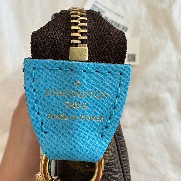 Louis Vuitton Christmas edition mini pochette - Picture 6 of 6